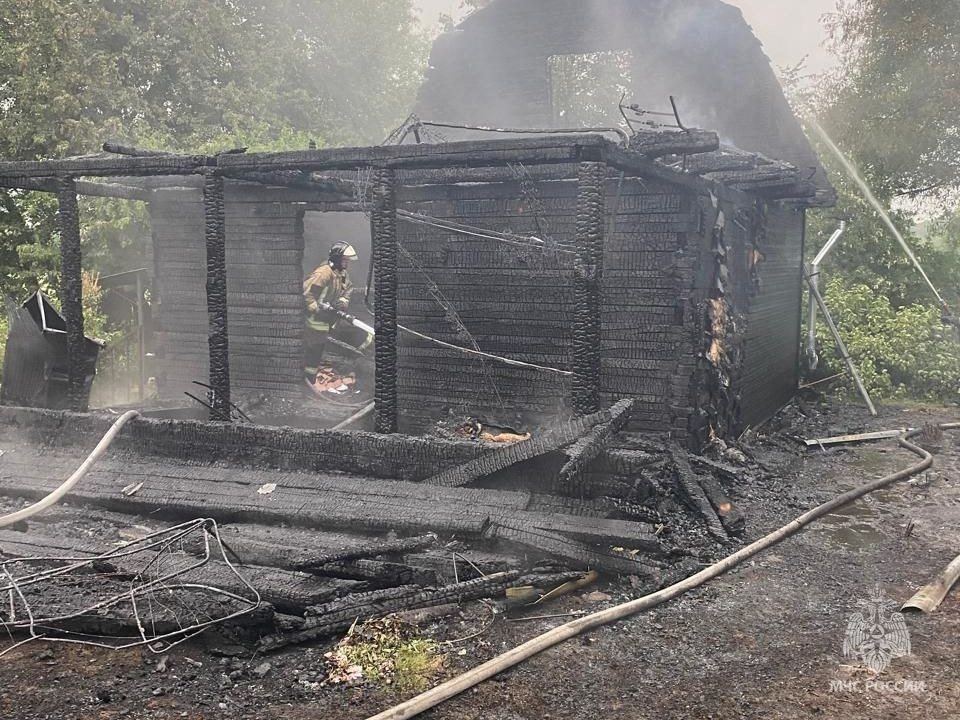 Причиной гибели четырех человек на пожаре в Волоколамском городском округе по предварительным данным стала неисправность электрооборудования