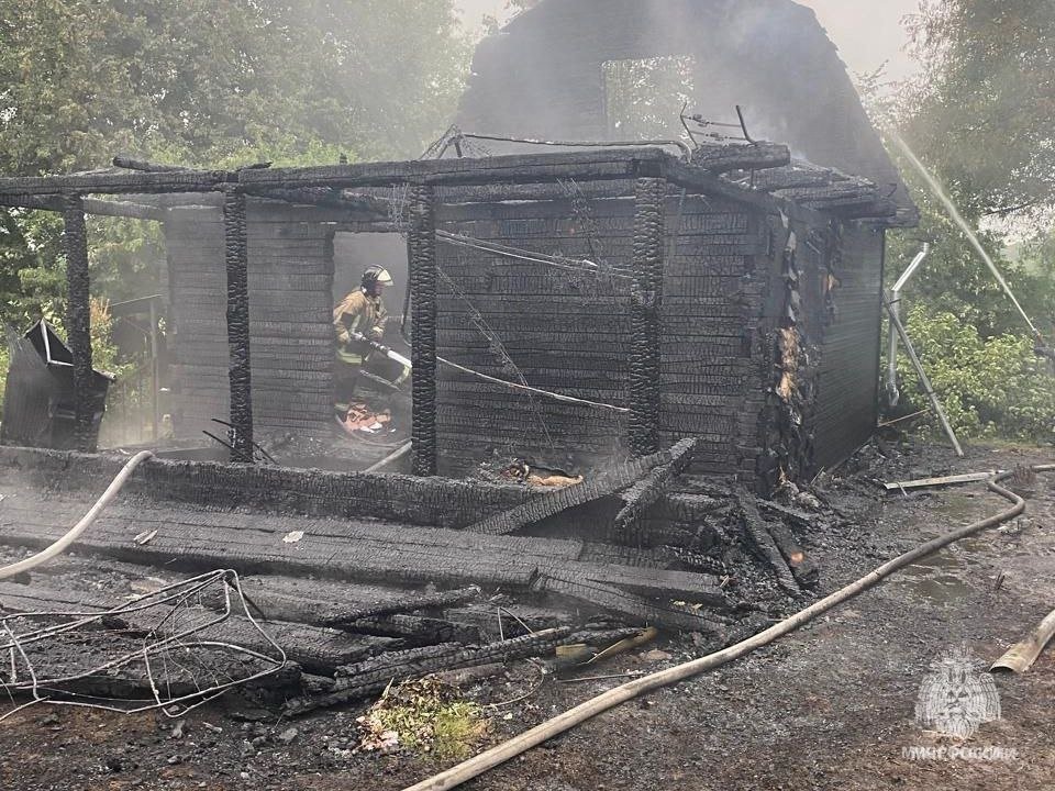 Причиной гибели четырех человек на пожаре в Волоколамском городском округе по предварительным данным стала неисправность электрооборудования