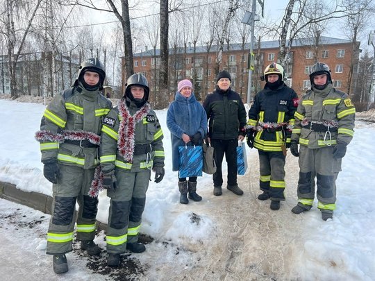 🎅 Сегодня в роли Дедов Морозов побывали работники 204-й пожарно-спасательной части #Мособлпожспас